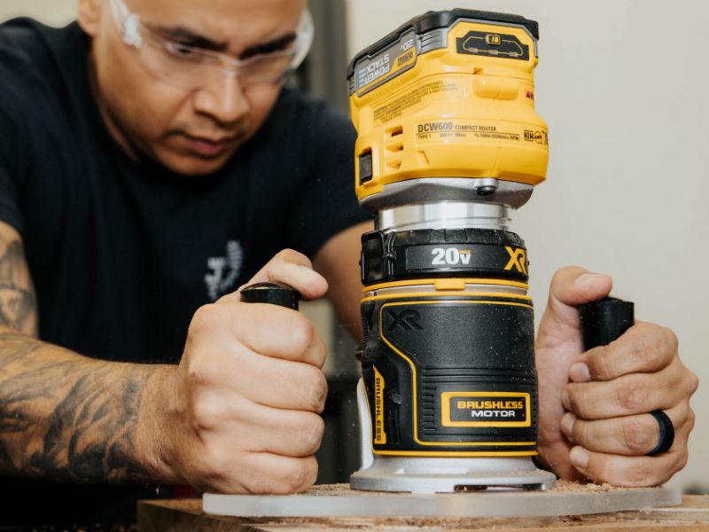 TrimFit Pro® DUAL GRIP Router Base Plate for Makita RT0701C and XTR01Z