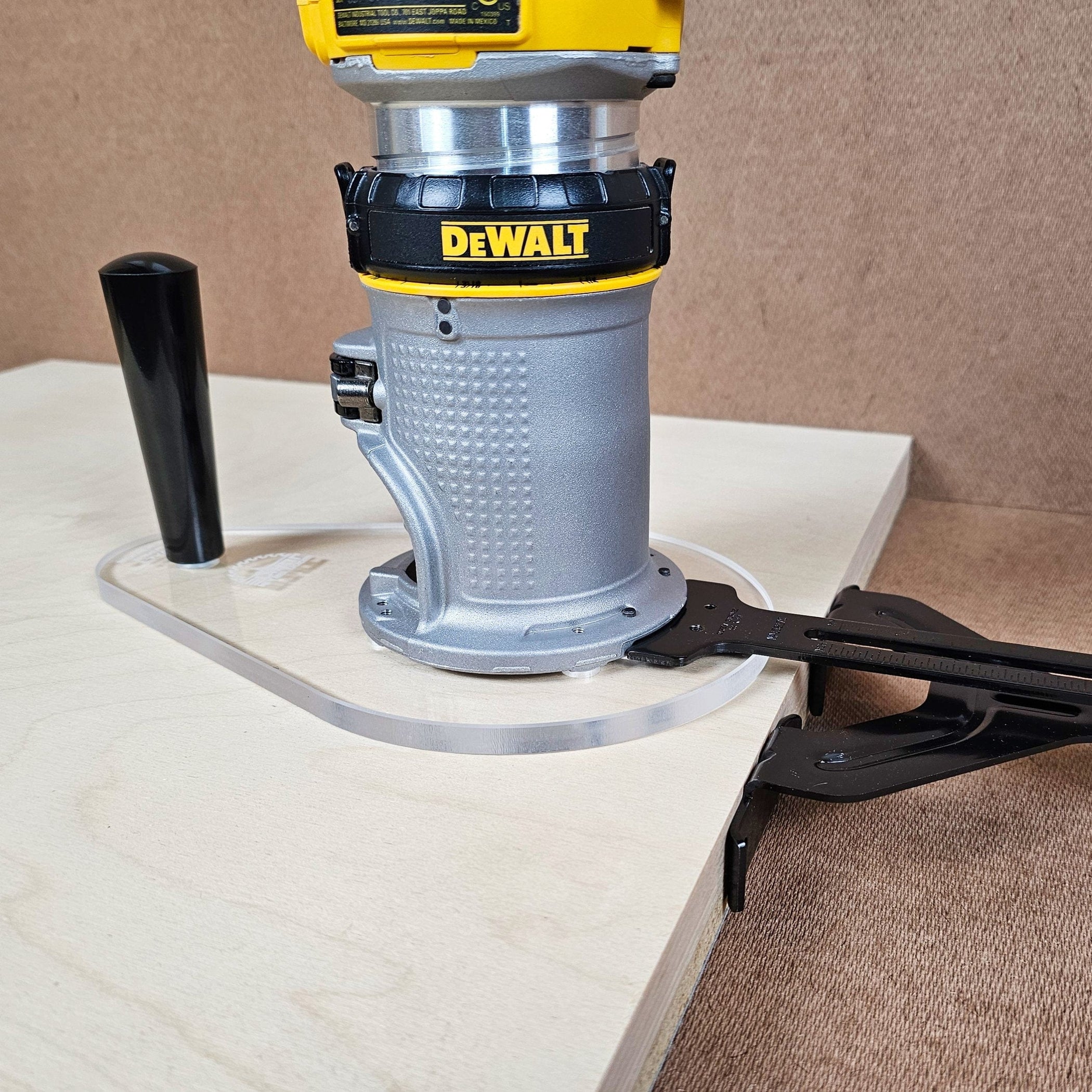 TrimFit Pro® SINGLE GRIP Router Base Plate for DeWalt DWP611 and DCW60